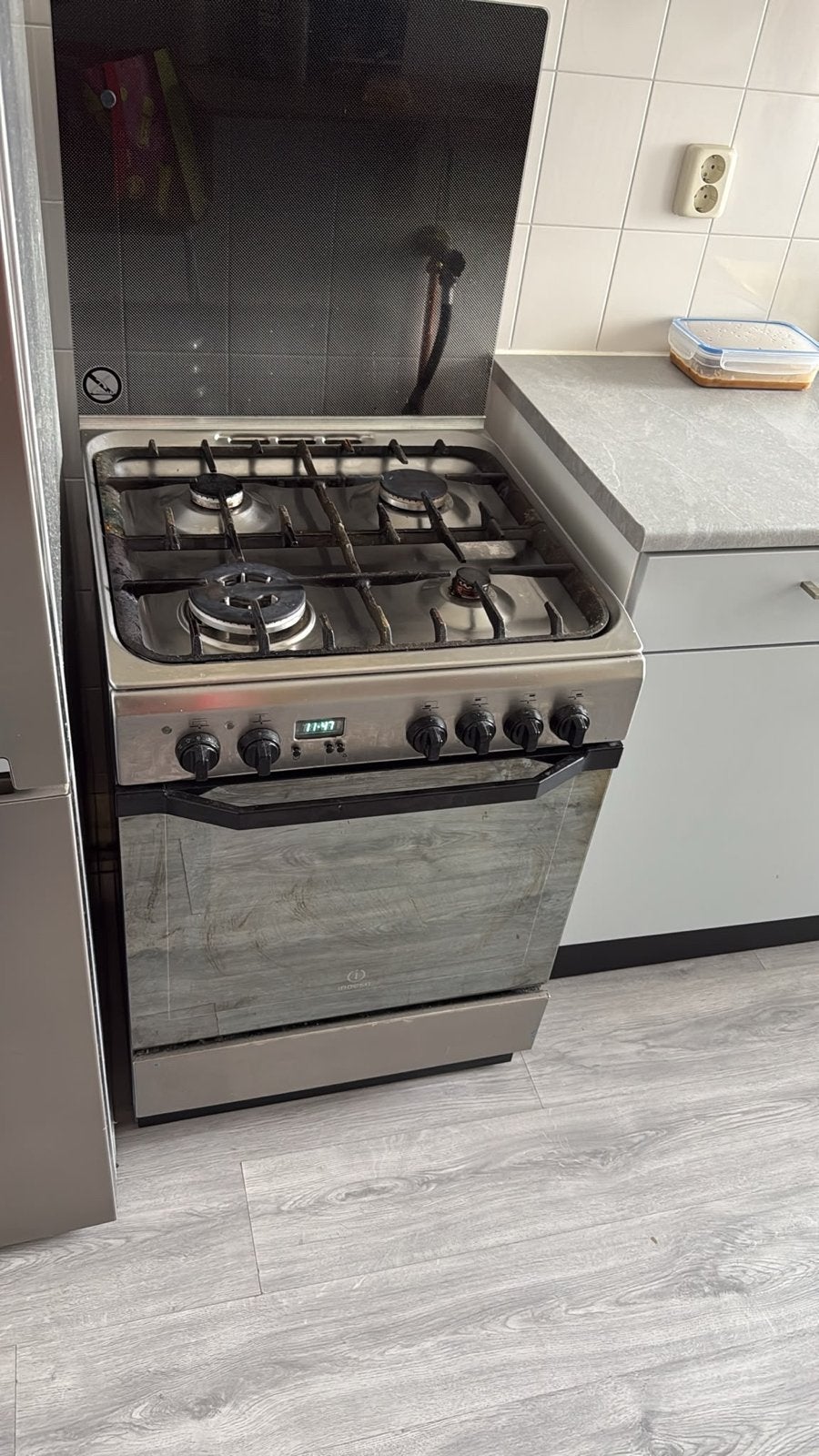 Indesit gasfornuis met oven, Ophalen, Gebruikt, 4 kookzones, Gas