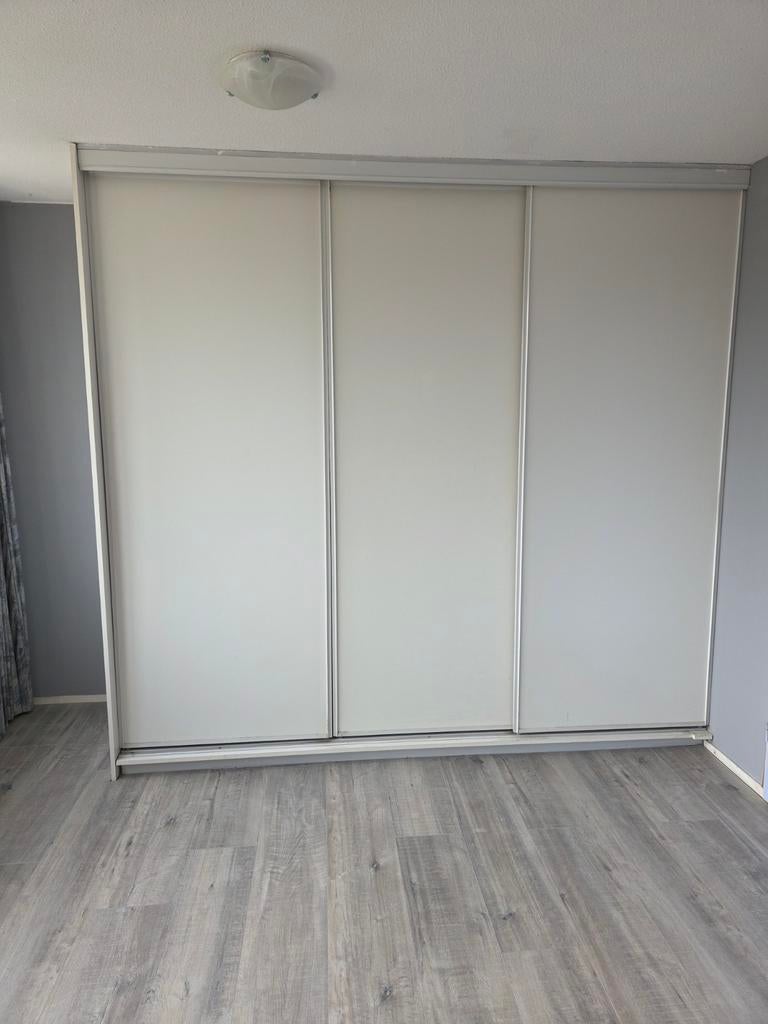 Gebruikte schuifdeur voor kast - schuift goed, Ophalen, Met deur(en), Gebruikt, 200 cm of meer