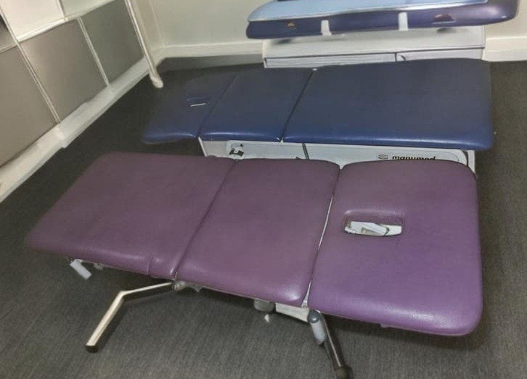 Professionele behandelbank verstelbaar (2 stuks nog over), Sport en Fitness, Massageproducten, Ophalen of Verzenden, Zo goed als nieuw