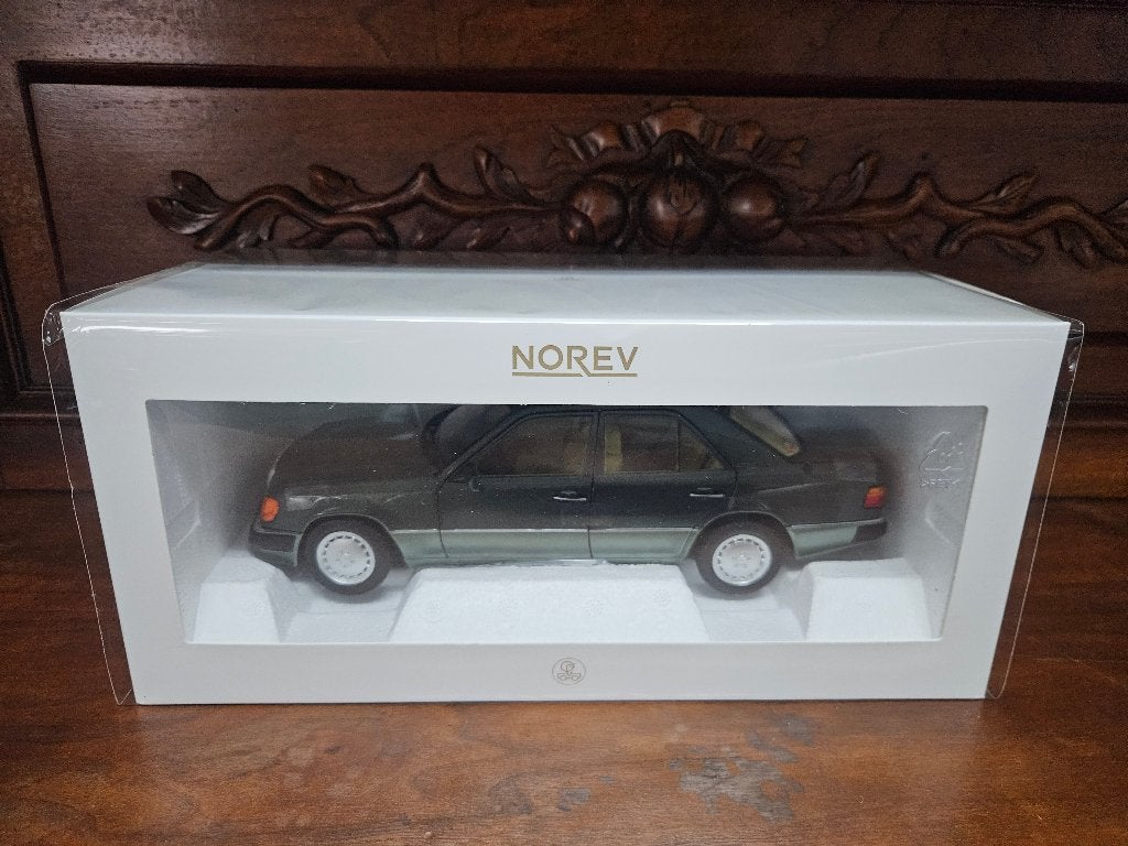 Norev Mercedes 230 E 1990 1/18 in ovp, Ophalen of Verzenden, Zo goed als nieuw, Auto, Norev
