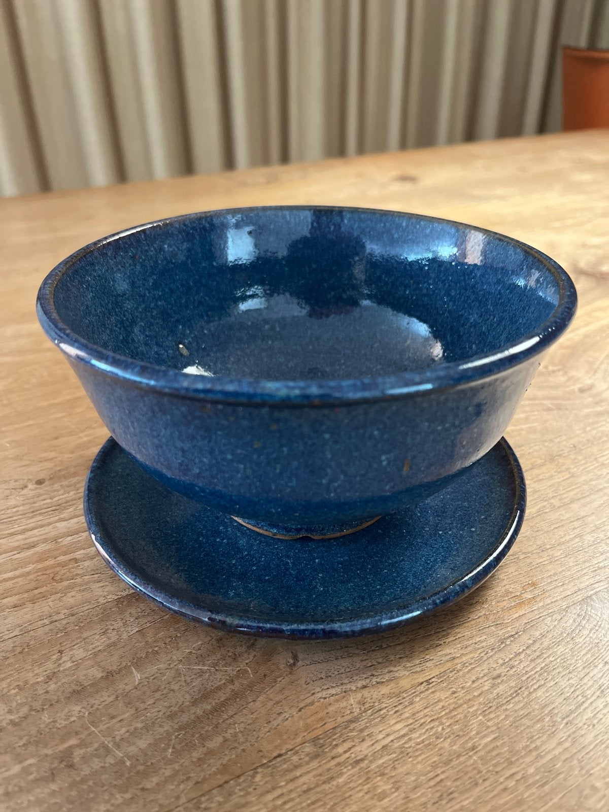 Blauwe keramische schaal met afwateringsgaten en schotel, Ophalen of Verzenden