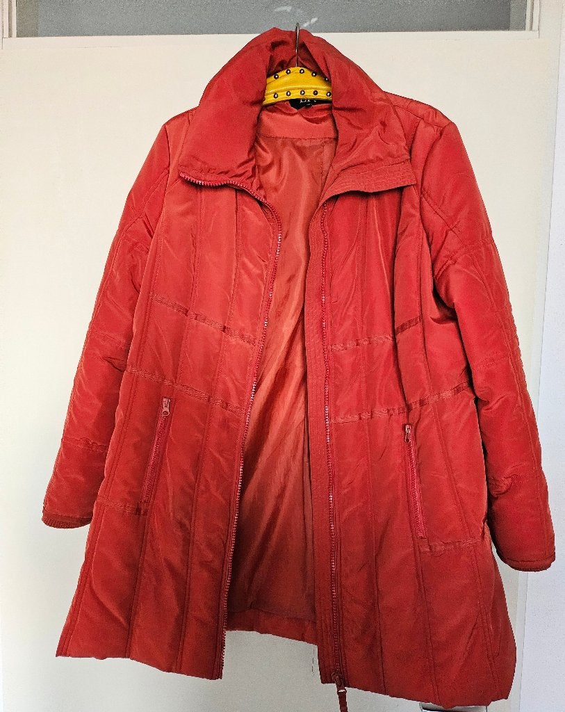 Nieuwe dames winterjas aangeboden, Kleding | Dames, Ophalen, Nieuw, Maat 46/48 (XL) of groter, Rood
