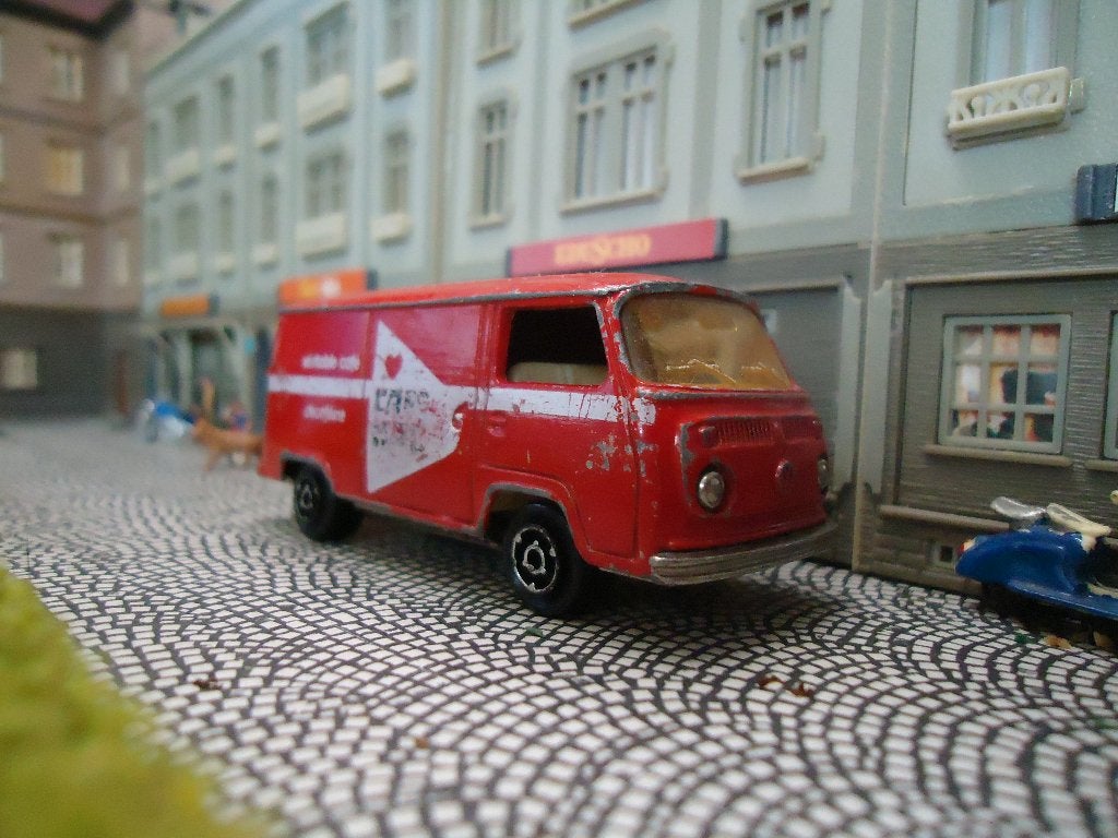 1:60 Volkswagen T2 Transporter - Majorette rood Café HAG, Ophalen of Verzenden, Gebruikt, Auto