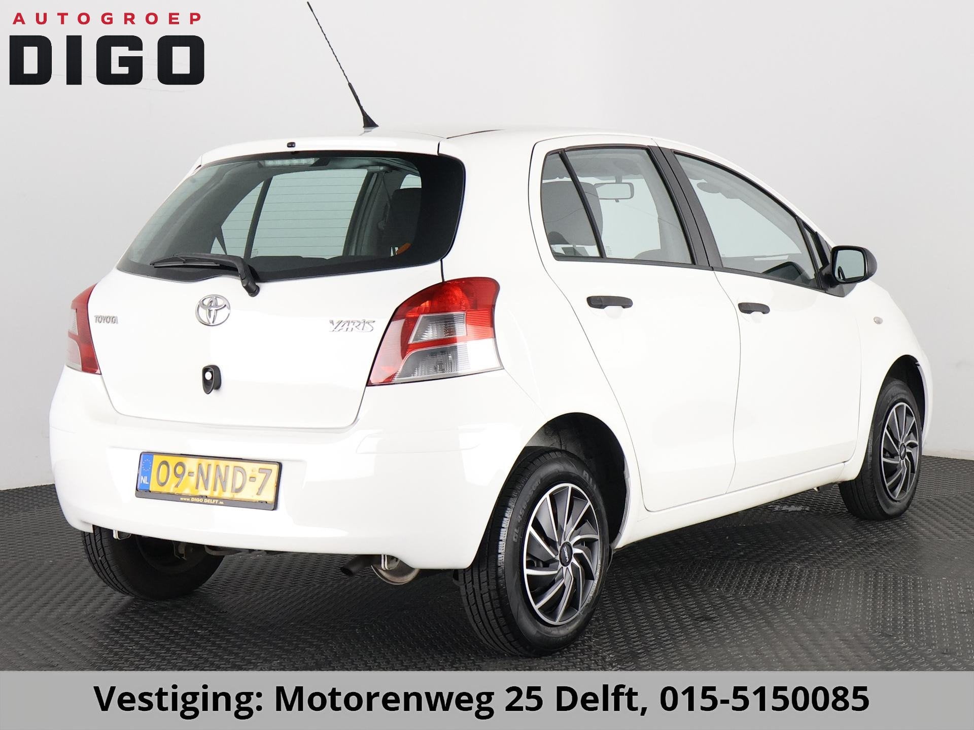 Toyota Yaris 1.0 VVTi ACCES AIRCO 5 DEURS . AIRCO . ELEKTRSI, Auto's, Voorwielaandrijving, Stof, Bedrijf, Handgeschakeld