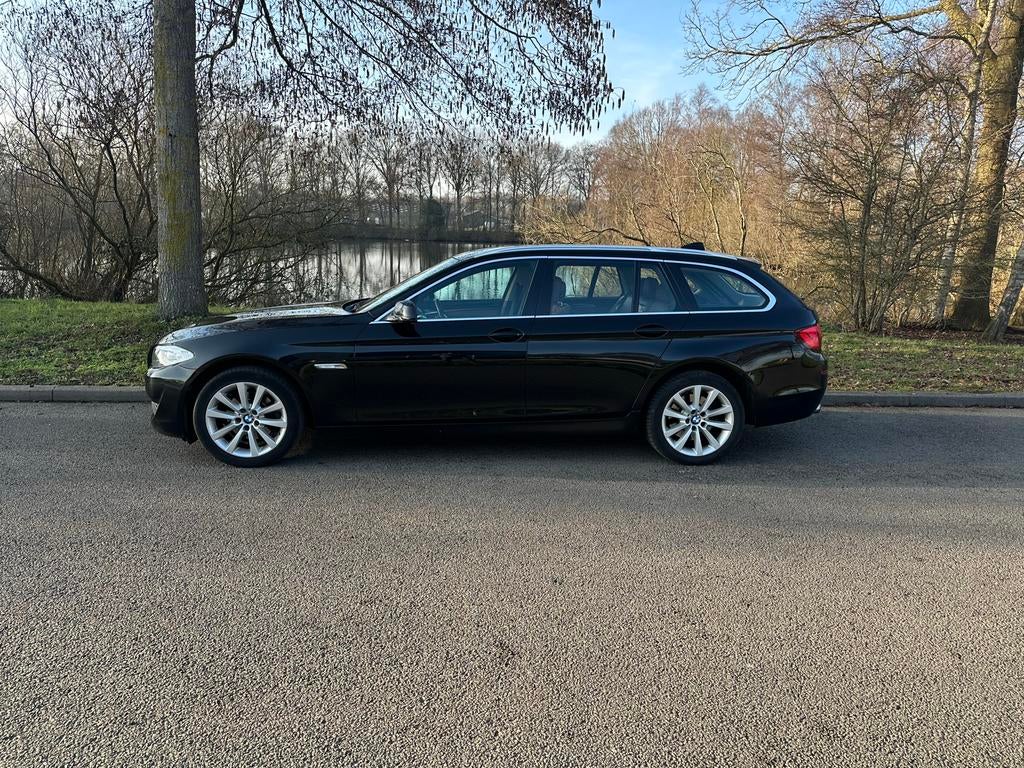 BMW 5-Serie 523I Touring 150KW Aut8 2011 Zwart, Auto's, Achterwielaandrijving, 2000 kg, Stationwagon, 1705 kg