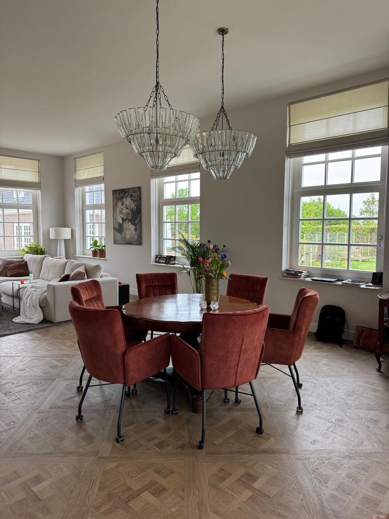 Antieke ronde walnoten eettafel, Ophalen