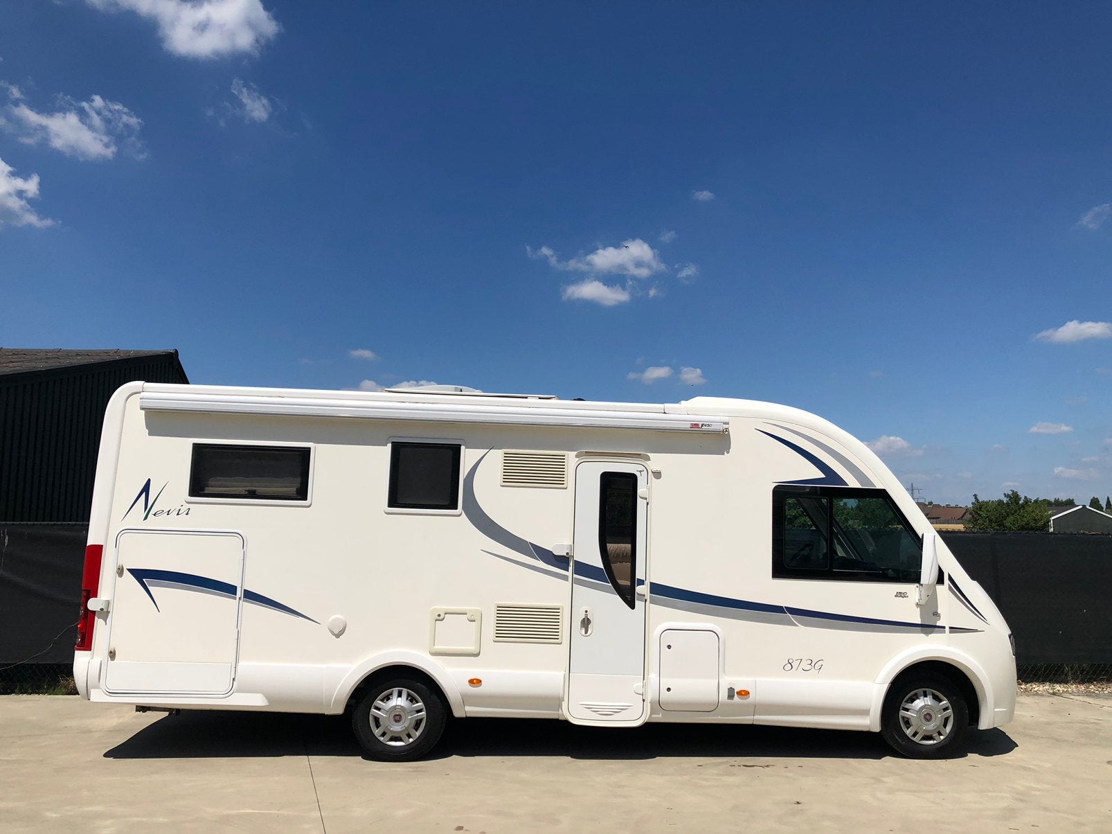 Mc Louis Nevis 873G 150pk Enkele bedden Hefbed Airco Solar, 7 tot 8 meter, Particulier, Half-integraal, Tot en met 4