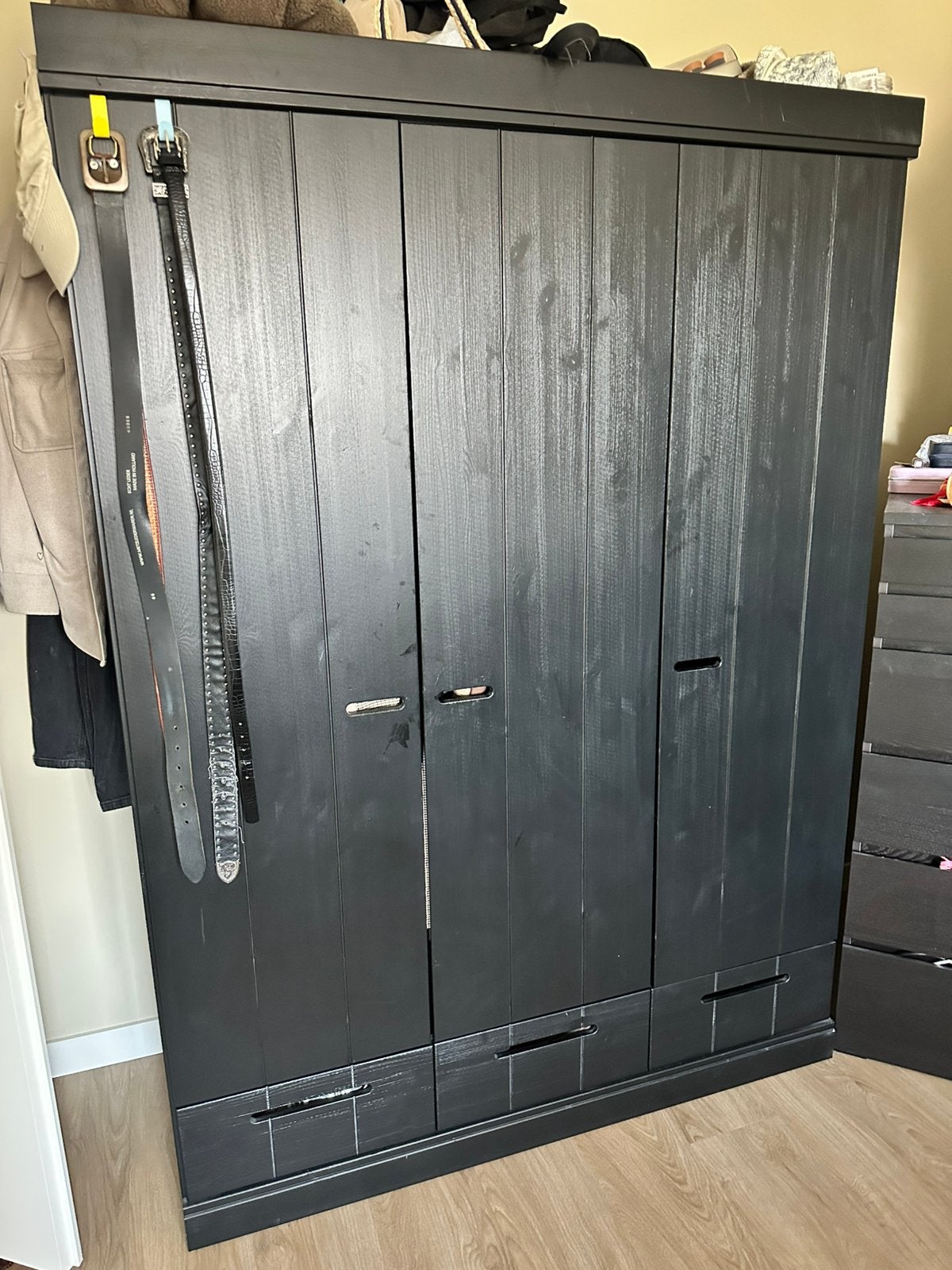 2 stuks WOOOD kledingkast  zwart 3 deurs,laden 195x140x53 cm, Huis en Inrichting, Kasten | Kledingkasten, 100 tot 150 cm, Zo goed als nieuw