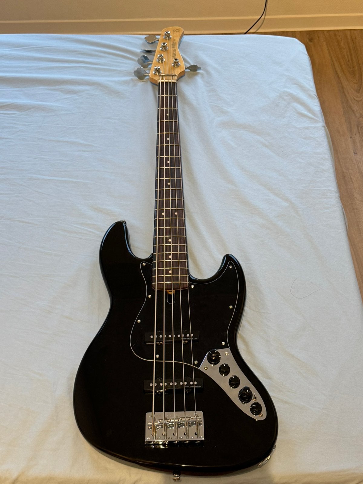 five string bass: Marcus Miller V3 5 BK 2nd Gen, Ophalen, Zo goed als nieuw, Elektrisch