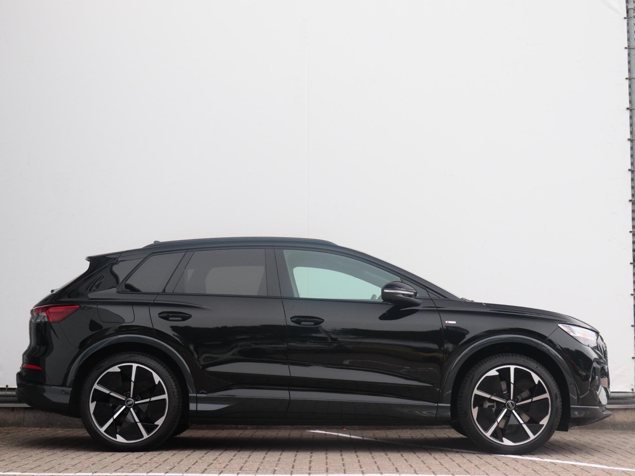 Audi Q4 e-tron 40 Advanced edition 63 kWh | Adaptief onderst, Auto's, Audi, Gebruikt, Zwart, Q4 e-tron, 204 pk