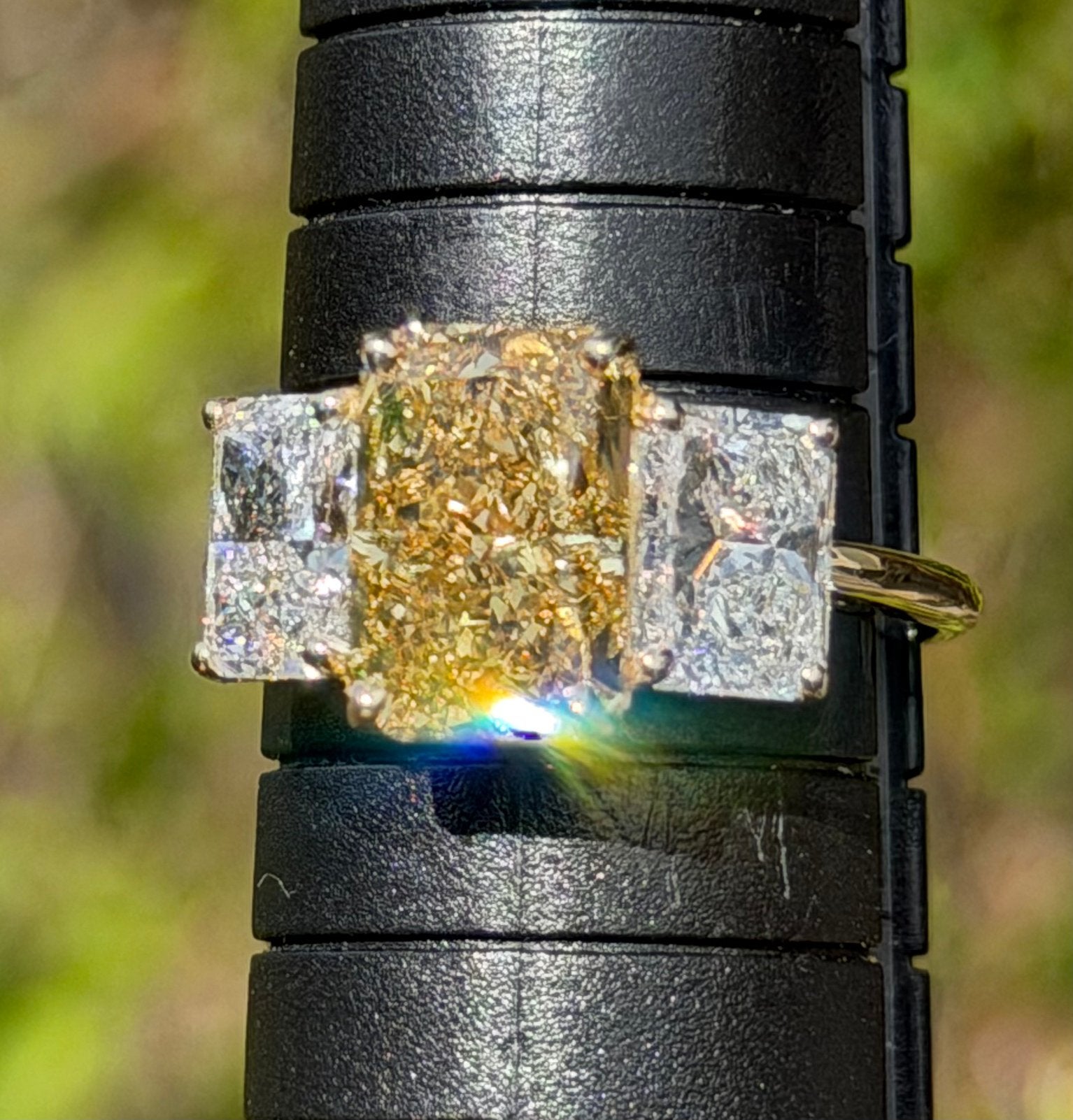 Gouden ring met fancy yellow diamant 5.06ct! retail €7500!, Geel, Nieuw, Ophalen of Verzenden, 17 tot 18