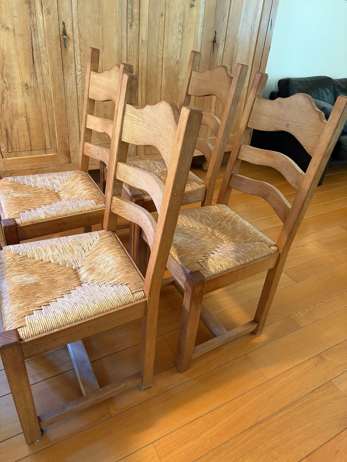 Set van 4 rustieke eiken stoelen met biezen zitting, Ophalen of Verzenden