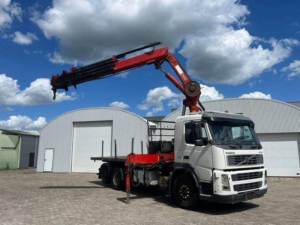 Volvo FM 380 with crane remote control LOW KM! (bj 2003), Auto's, Vrachtwagens, Bedrijf, Te koop, ABS, Airbags, Alarm, Cruise Control