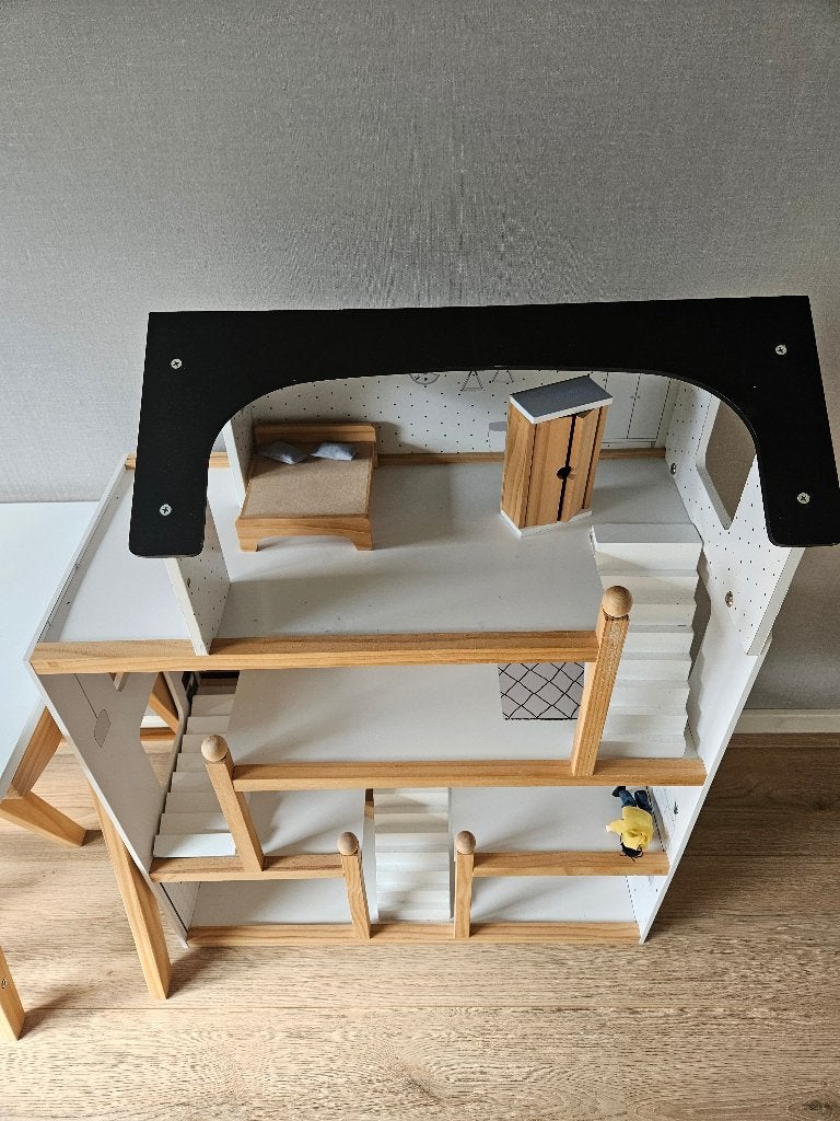Foto 4 van Poppenhuis Petit Amelie