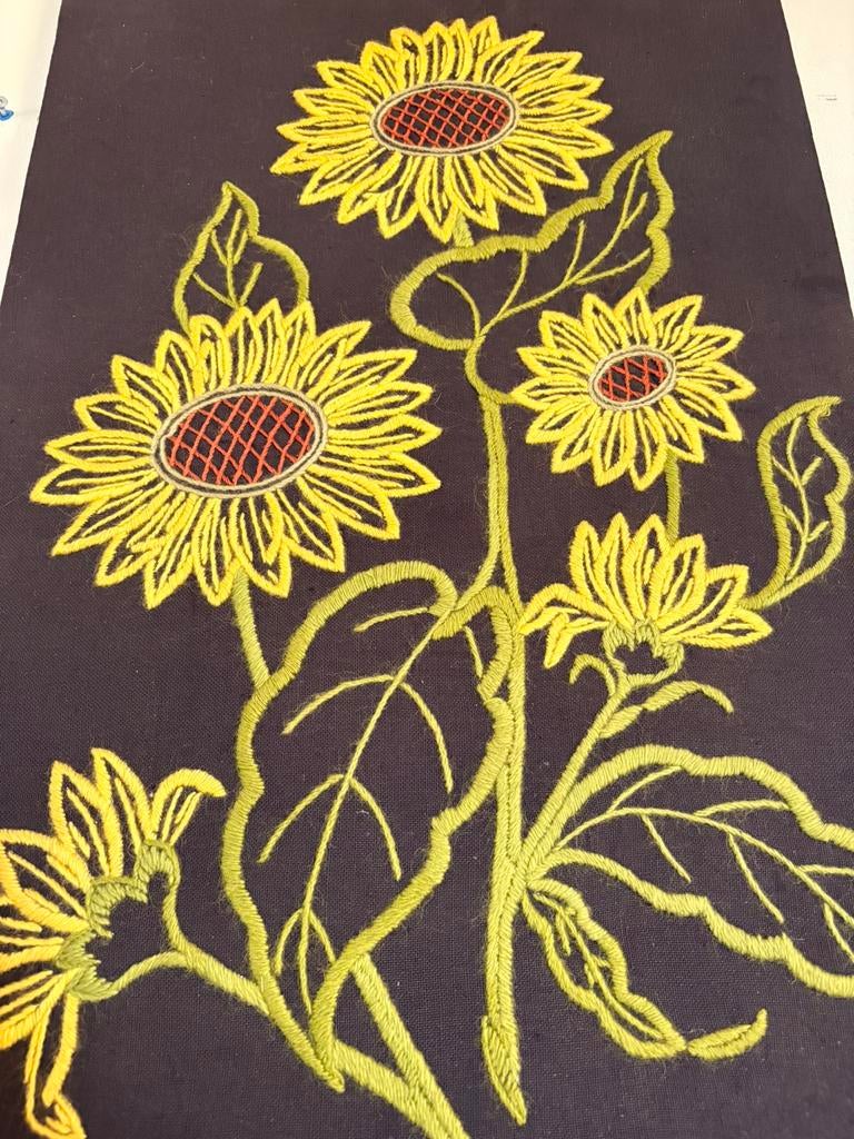 Vintage geborduurd wanddecoratie jaren 70 🌻 47 x 80 cm hoog, Gebruikt, 80 cm, Ophalen of Verzenden, Handgemaakt