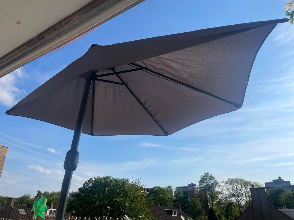 Halve parasol - antraciet 270 x 135 cm, Tuin en Terras, Parasols, Muurparasol, Verstelbaar, Zo goed als nieuw, 2 tot 3 meter