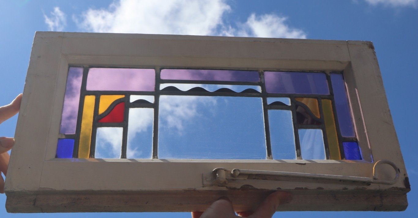 Glas in lood raam met gebrandschilderde details., Ophalen