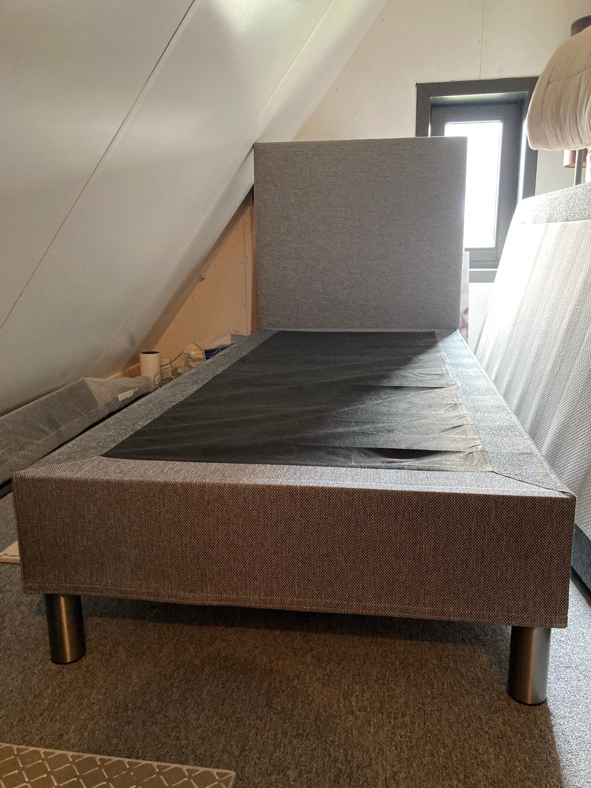 Ikea Eenpers. Boxspring 90x200cm. Grijs + hoofdbord + matras, Ophalen, 90 cm, Eenpersoons, Zo goed als nieuw