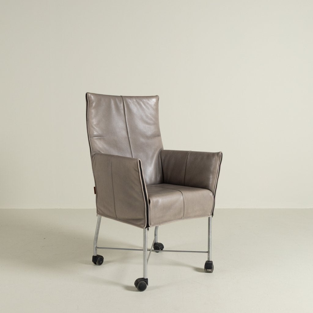 Montis Chaplin Stoel Taupe Leer - Aluminium (Op Wielen)
