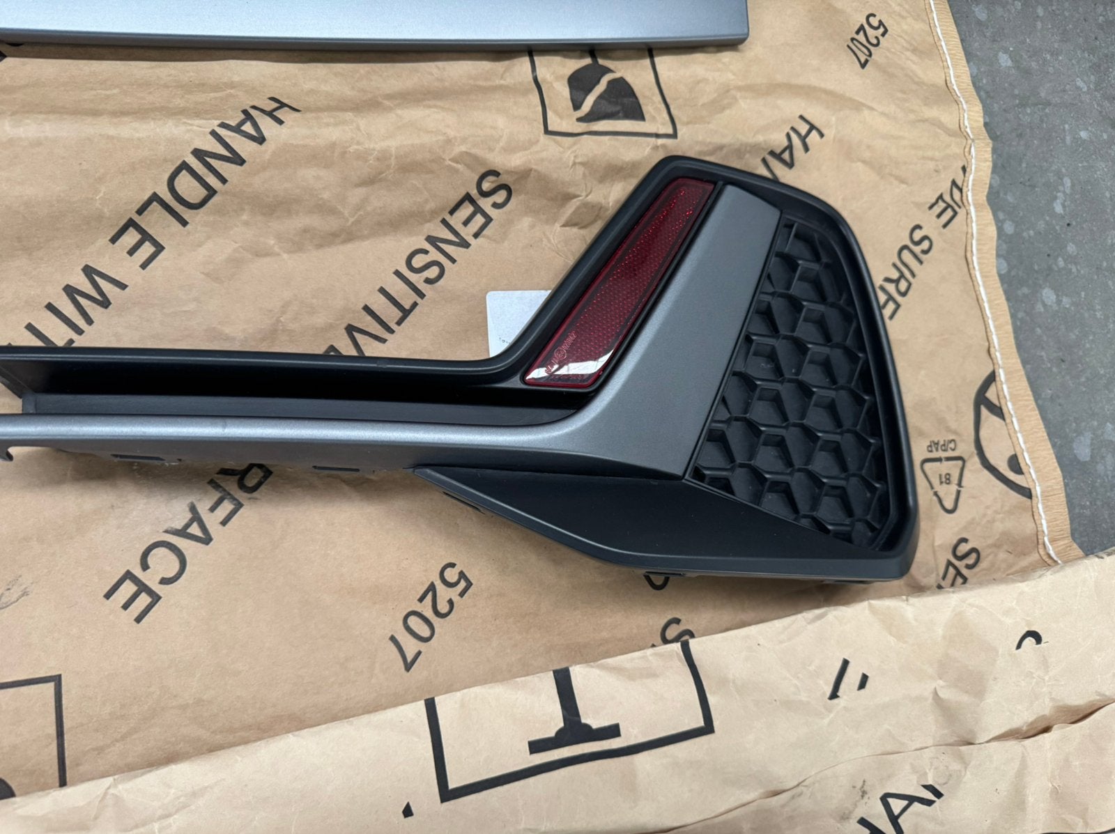 Org. Audi A1 82A (GBA) S-Line achterbumper roosters lijsten, Ophalen