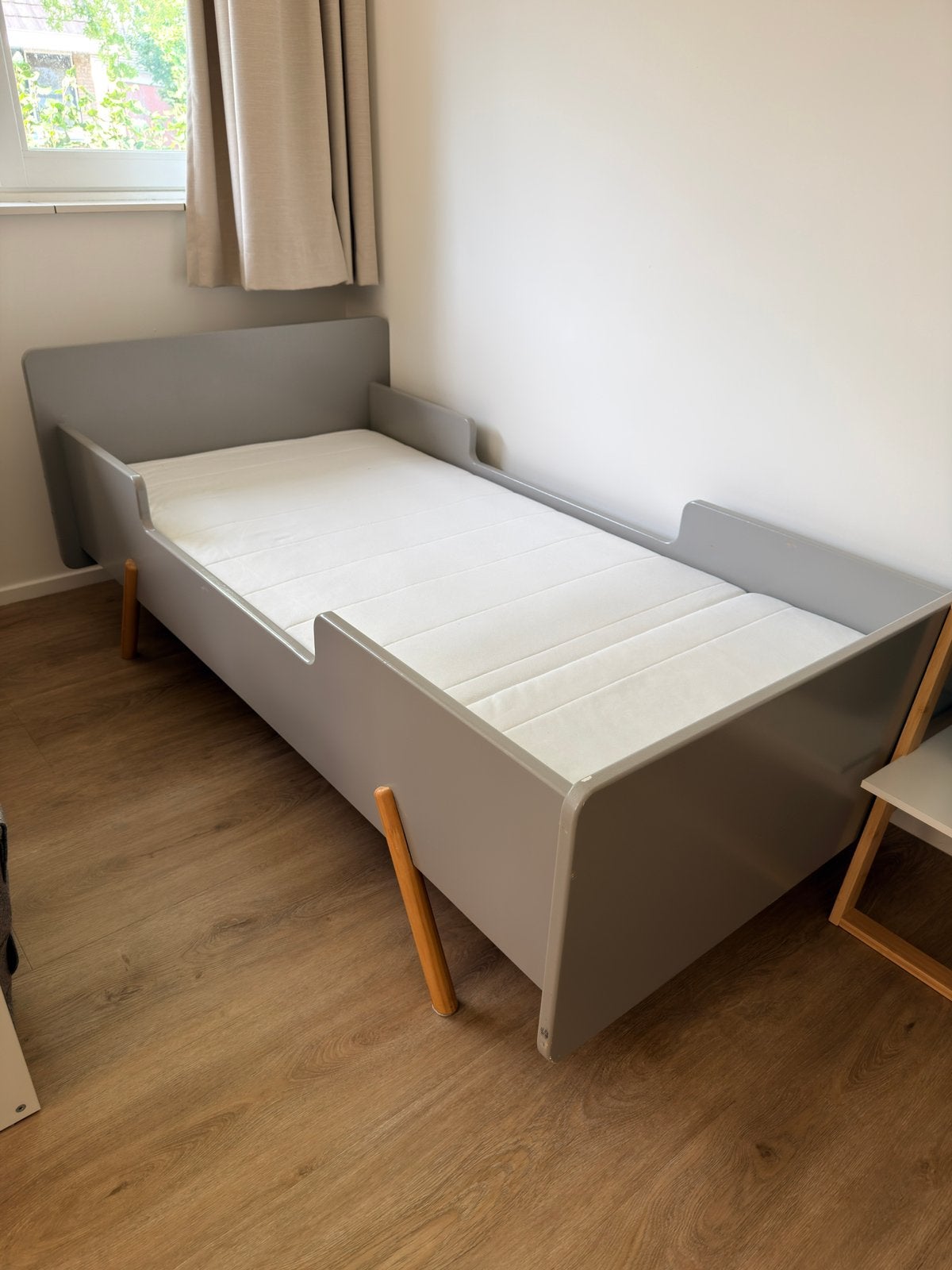 Ukkepuk VROLIJK kinderbed - in keurig nette staat!, Ophalen, 85 tot 100 cm, Zo goed als nieuw, Lattenbodem