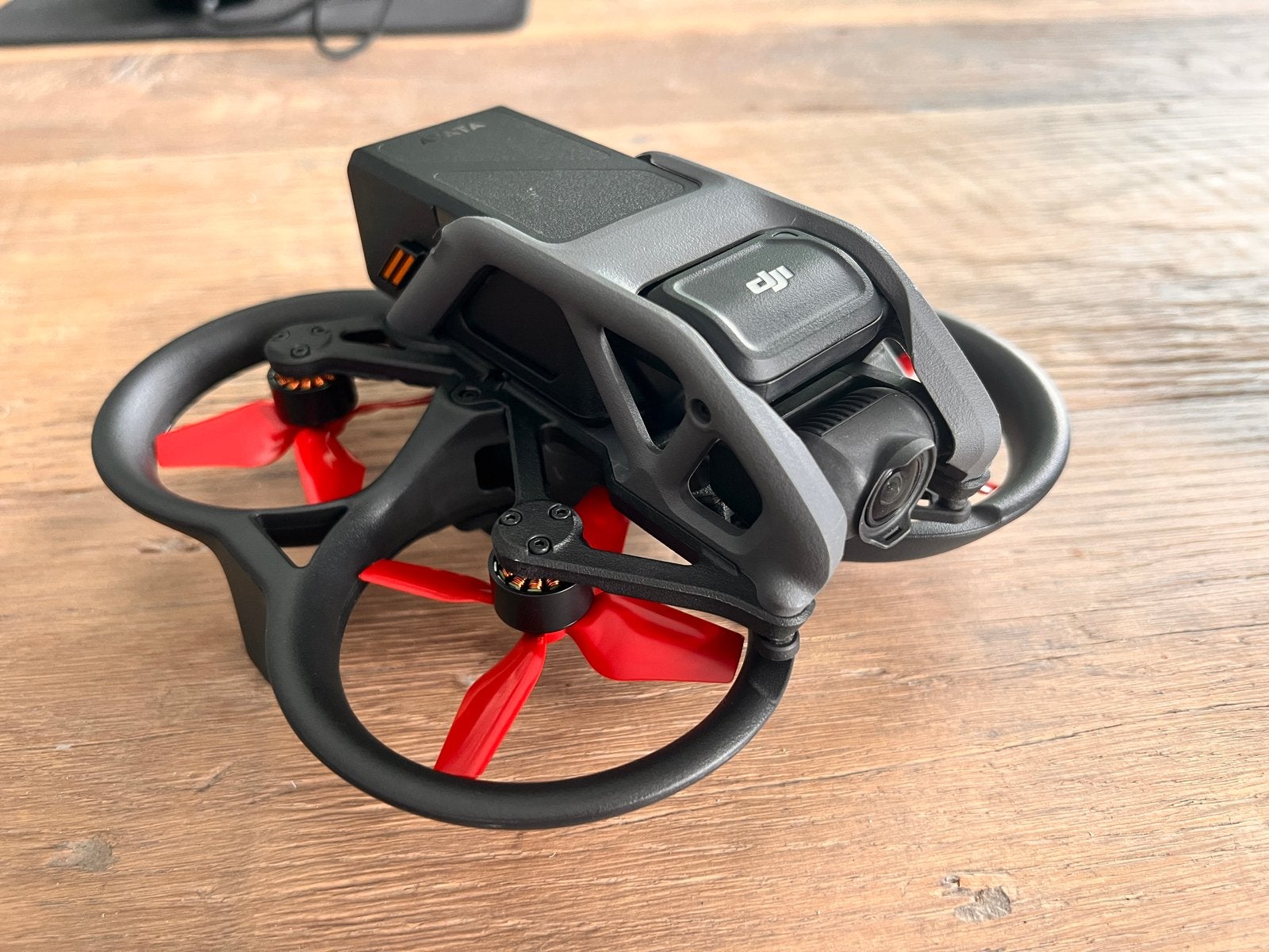 DJI Avata FPV Drone Fly More Combo met Goggles 2 en Controll, 250 tot 900 gram, 5 tot 10 kilometer, Topkwaliteit, 15 tot 30 minuten