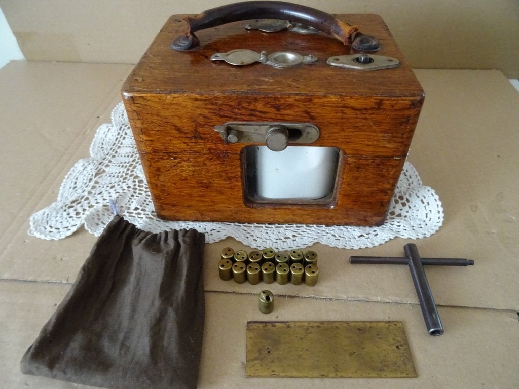 Curiosa antieke of vintage houten duivenklok met ringen, Ophalen of Verzenden