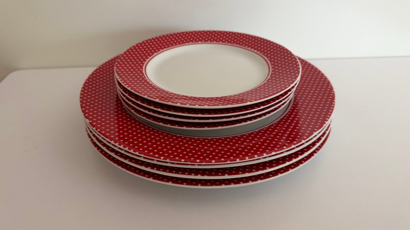 Servies voor 4 personen - rood met witte stippen, Ophalen, Gebruikt, Keramiek, Compleet servies