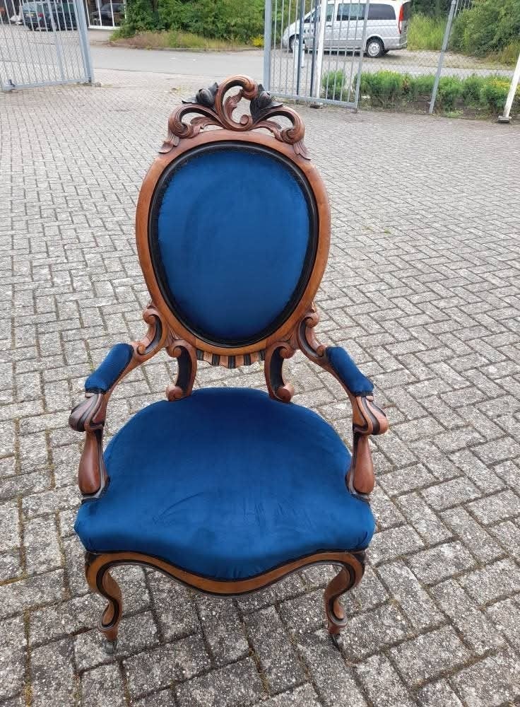 Mooie fauteuile opnieuw gestoffeerd, Ophalen