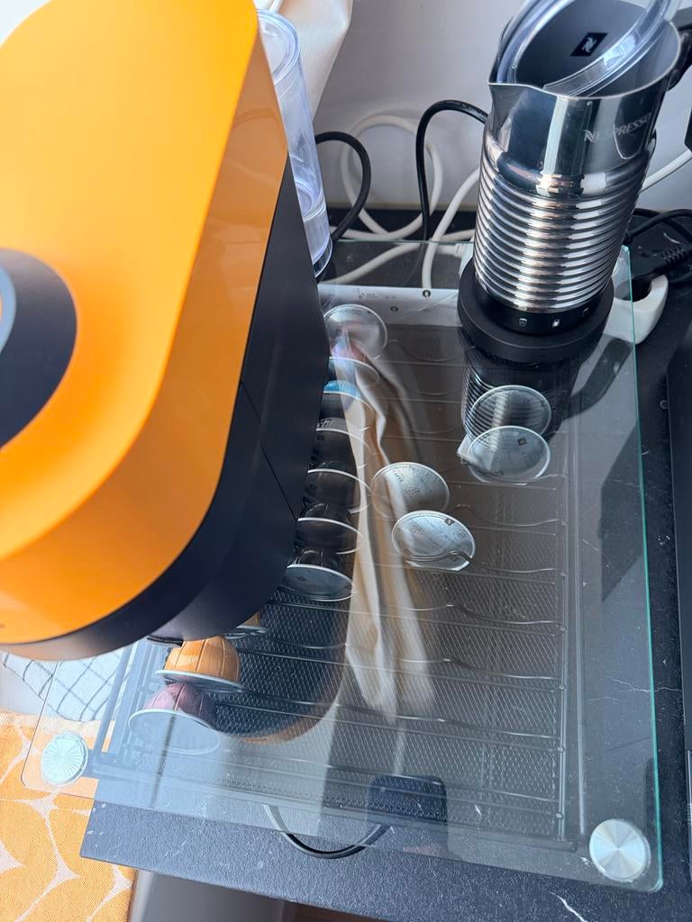 Nespresso Vertuo Pop + Aeroccino + Capsulehouder, Koffiemachine, Ophalen of Verzenden, Zo goed als nieuw, 1 kopje
