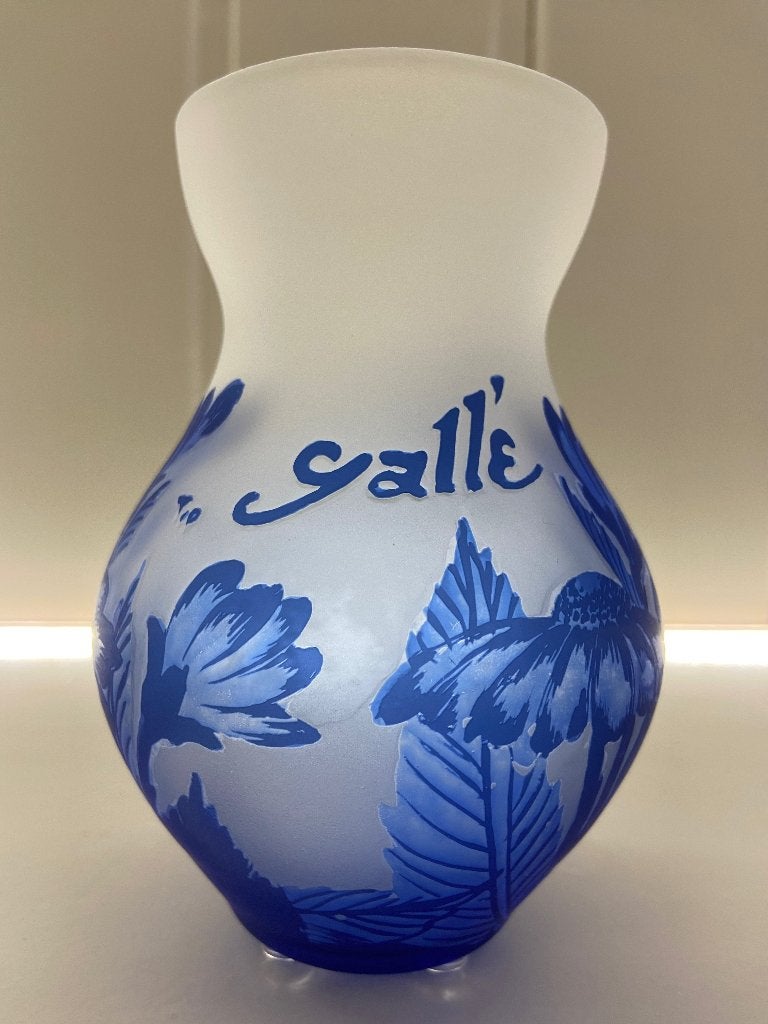 Prachtig vaasje “Gallé Tip” met bloemdecor, Antiek en Kunst, Antiek | Glas en Kristal, Ophalen of Verzenden