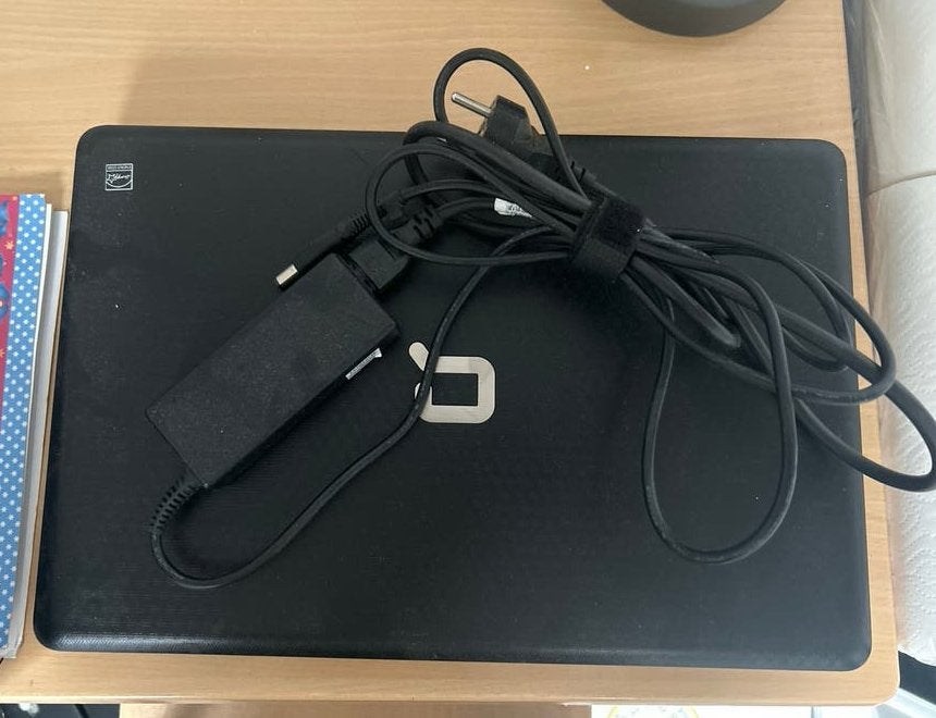 Oude Compaq laptop zonder Windows voor liefhebbers, Computers en Software, Ophalen, Gebruikt, HDD, Minder dan 4 GB