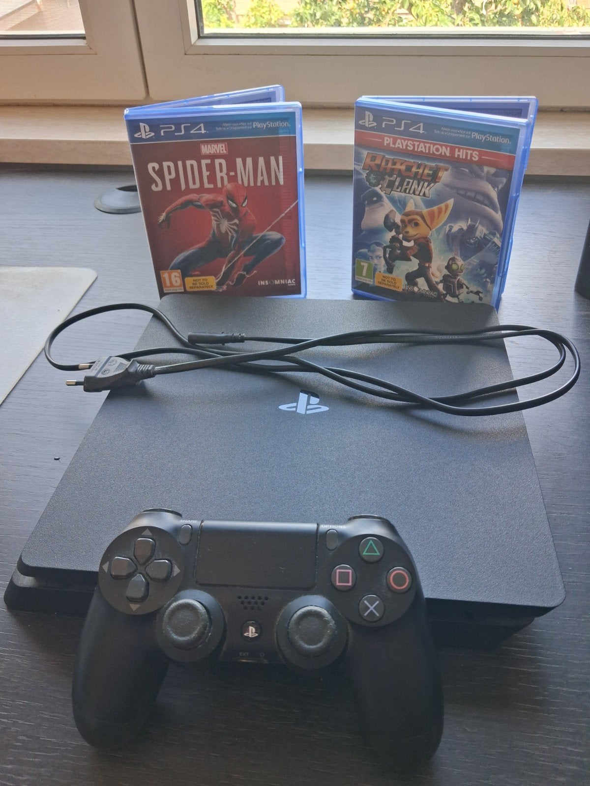 Playstation 4 Slim met controller en 2 games, Spelcomputers en Games, Spelcomputers | Sony PlayStation 4, Ophalen of Verzenden