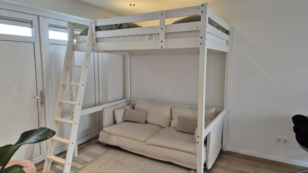 Aanbieding:Te koop mooie witte hoogslaper met bankje, Ophalen, Hoogslaper, Tweepersoons, 140 cm