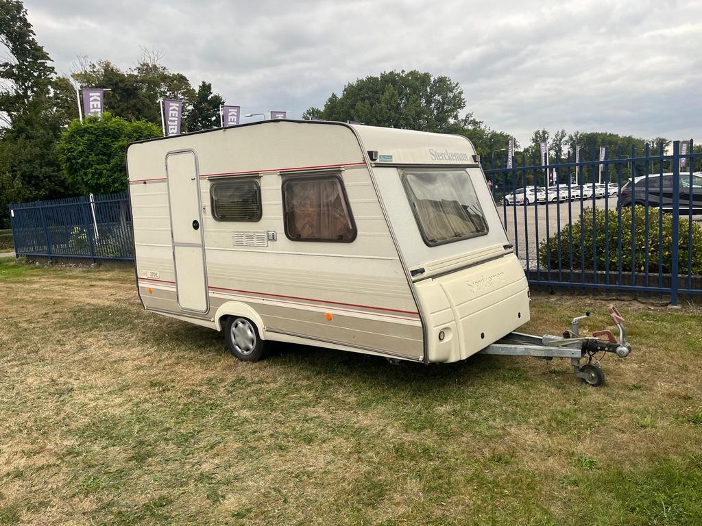 Sterckeman Fjord 370 E - Compacte en complete caravan, Caravans en Kamperen, Caravans, Sterckeman, Dwarsbed, Luifel, 500 - 750 kg