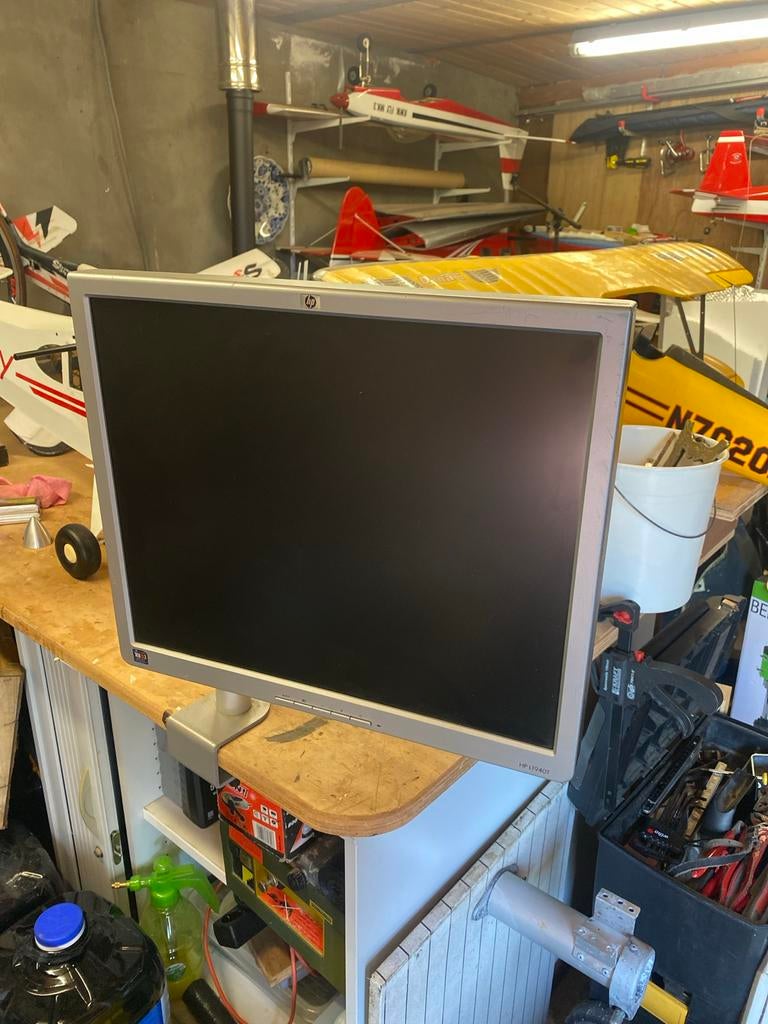 HP 15" Monitor met Zwenkbare Tafelbevestiging - 230V, Computers en Software, Monitoren, Ophalen, Gebruikt, Draaibaar