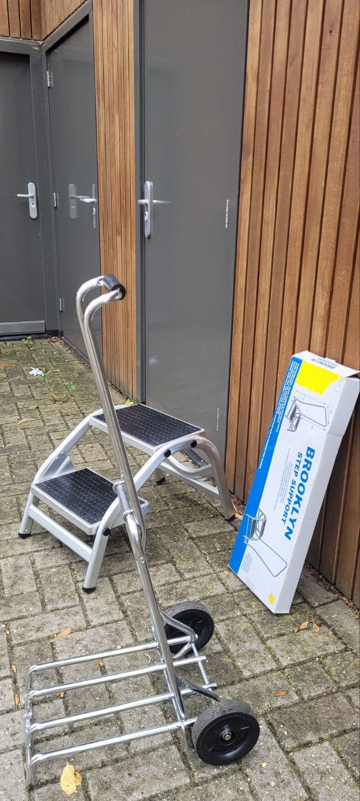 veilig trapje voor caravan of camper met leuning + trolley, Ophalen, Zo goed als nieuw