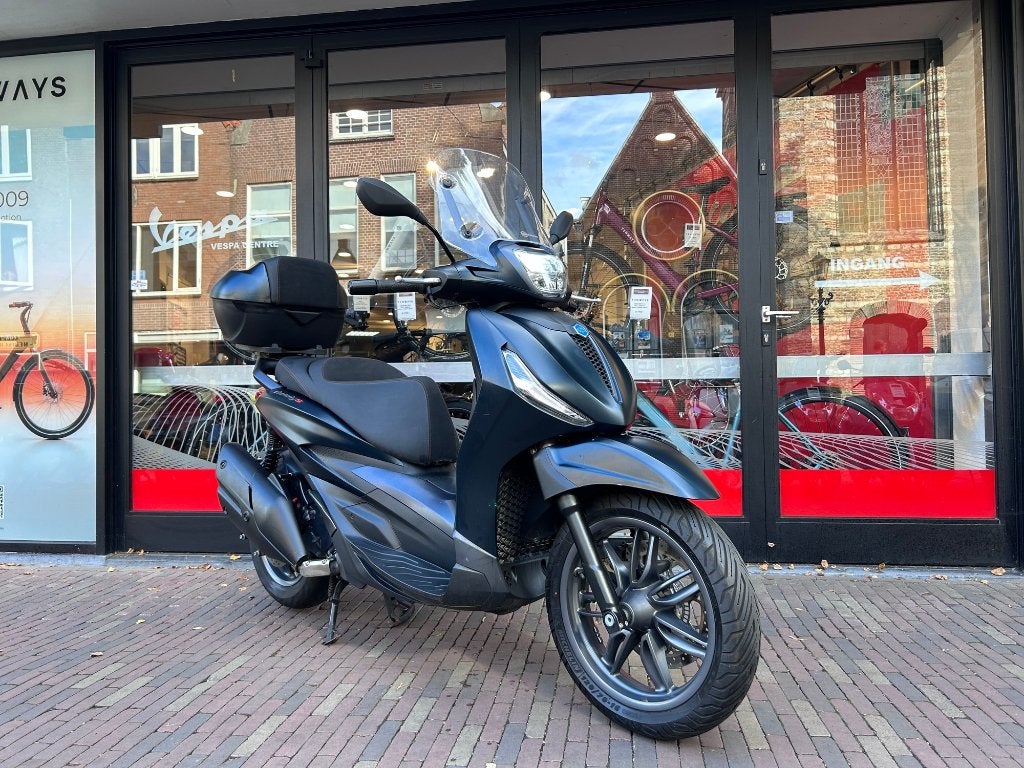 Piaggio Beverly 400 HPE | 2024 | 1937KM | Eerste eigenaar, 400 cc, Scooter, Occasion, Particulier