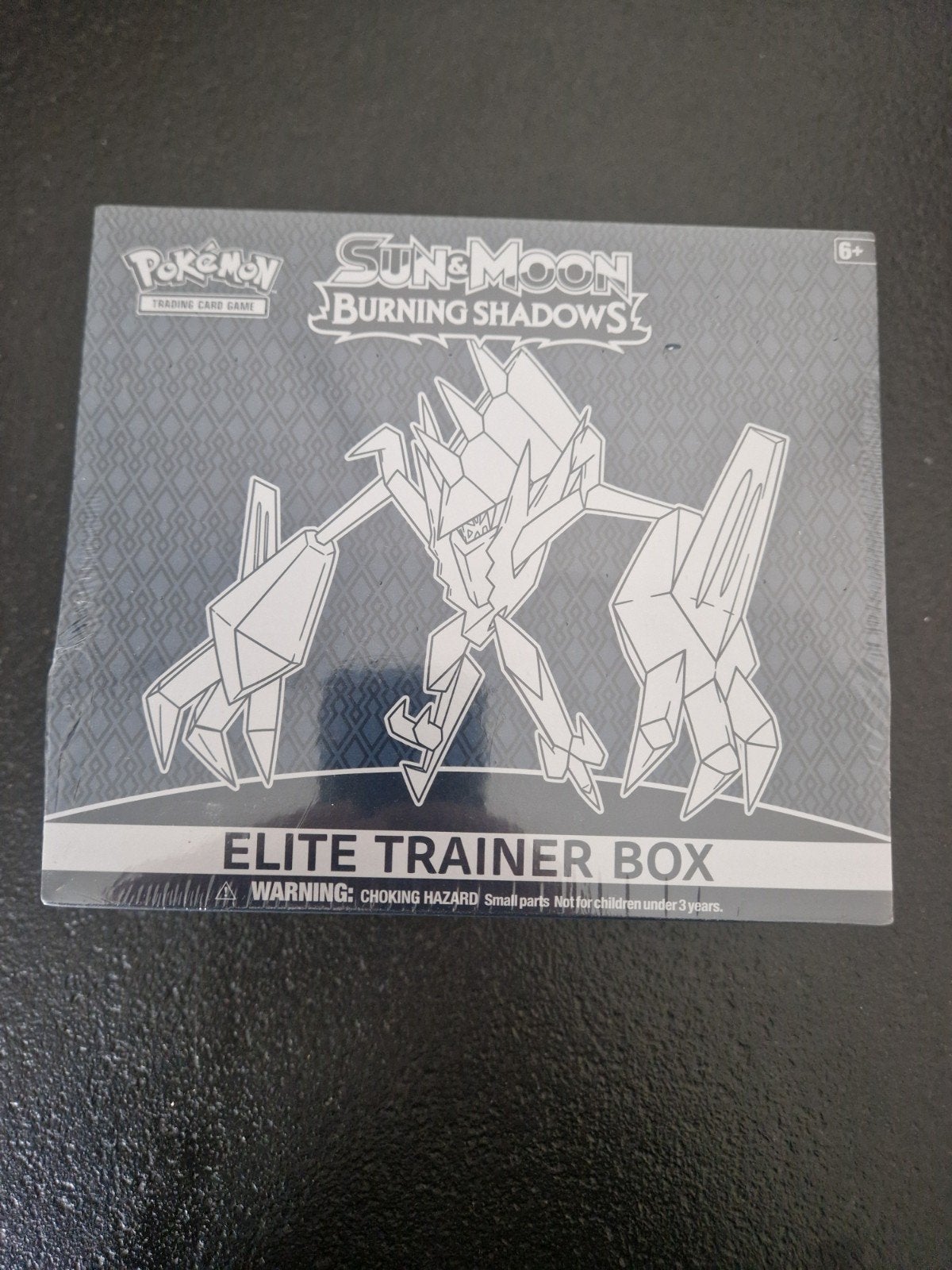 Burning Shadows ETB sealed. Pokémon tcg Sun & Moon Charizard, Ophalen of Verzenden, Nieuw, Boosterbox, Foil