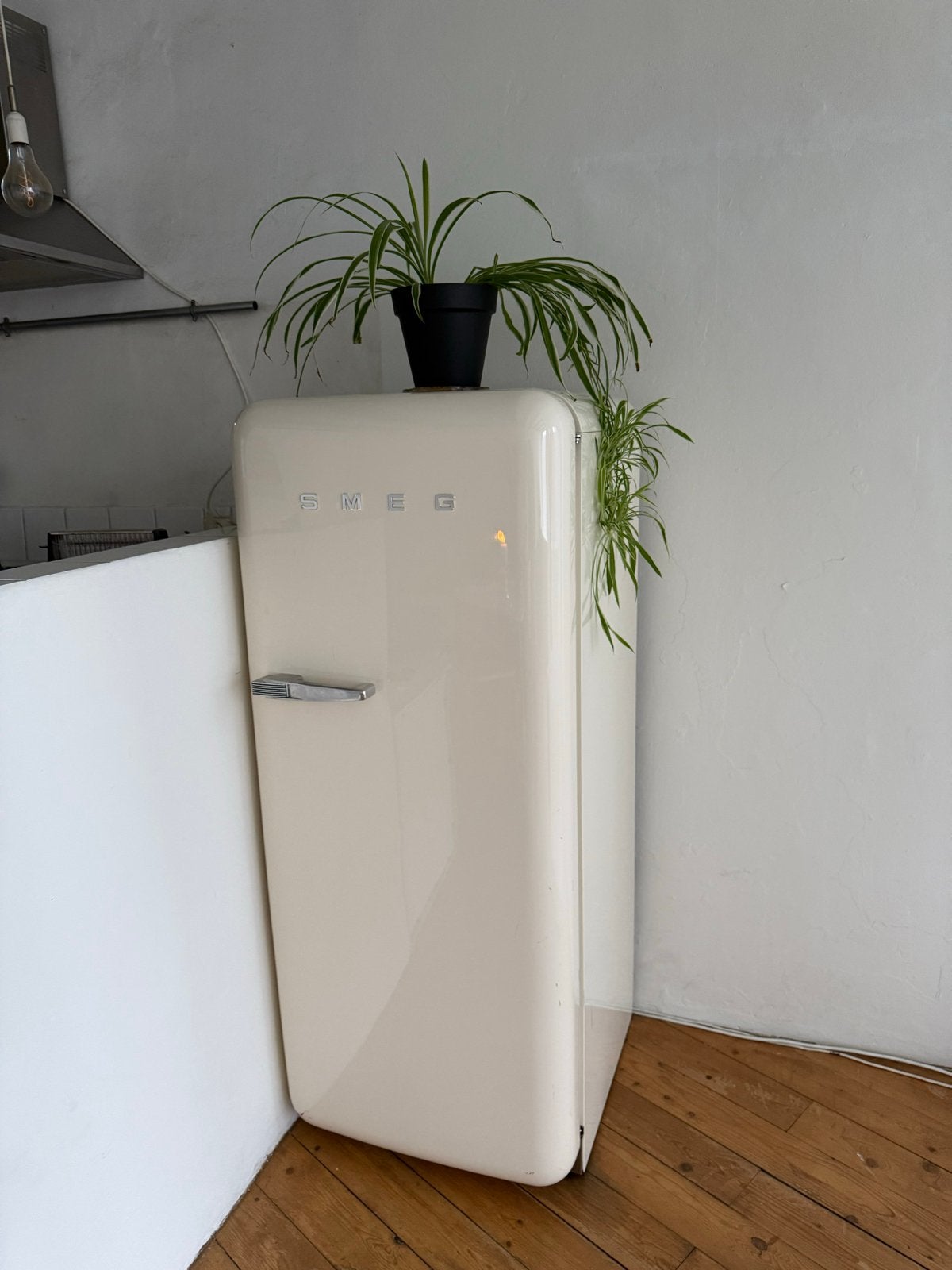 Smeg Koelkast - Crème Retro Stijl, Witgoed en Apparatuur, Ophalen, 120 tot 140 cm, 100 tot 150 liter, 45 tot 60 cm