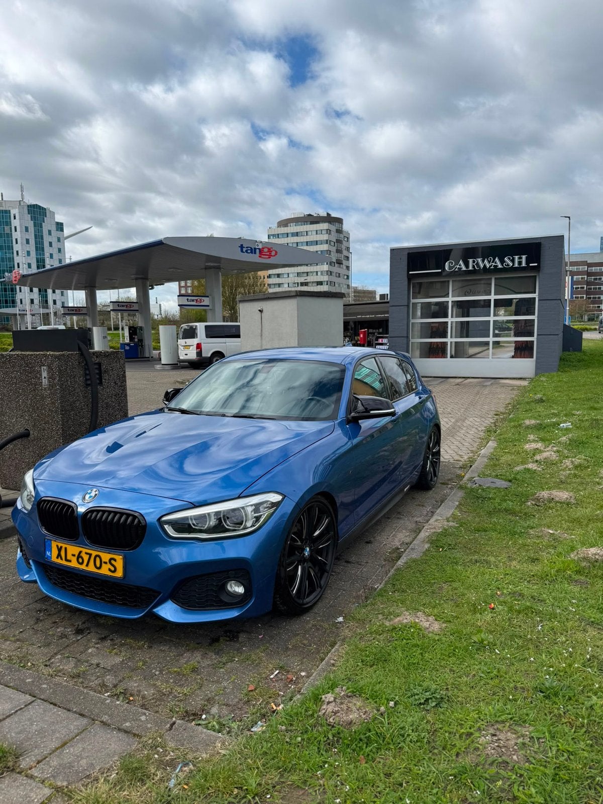 BMW 118i M Sportpakket 1.6 benzine 136pk Automaat 2015, Auto's, Blauw, 690 kg, Grijs, Particulier