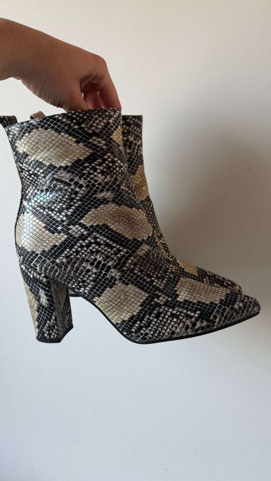 Snake print laarzen met hak - Maat 41, Ophalen of Verzenden, Zo goed als nieuw, Overige kleuren, Lage of Enkellaarzen