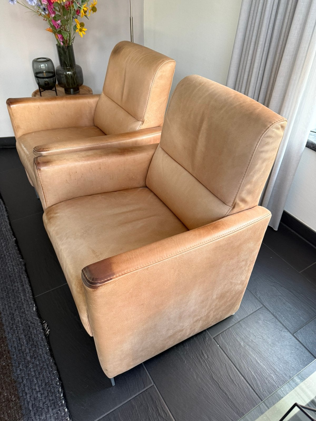 Te koop : 2 leren  fauteuils met metalen  poot, Huis en Inrichting, Ophalen, Zo goed als nieuw, Leer