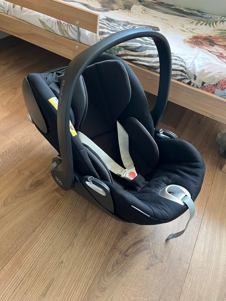 Cybex Cloud Q autostoel met Base Q-fix, Autogordel of Isofix, Gebruikt, Slaapstand, 0 t/m 13 kg