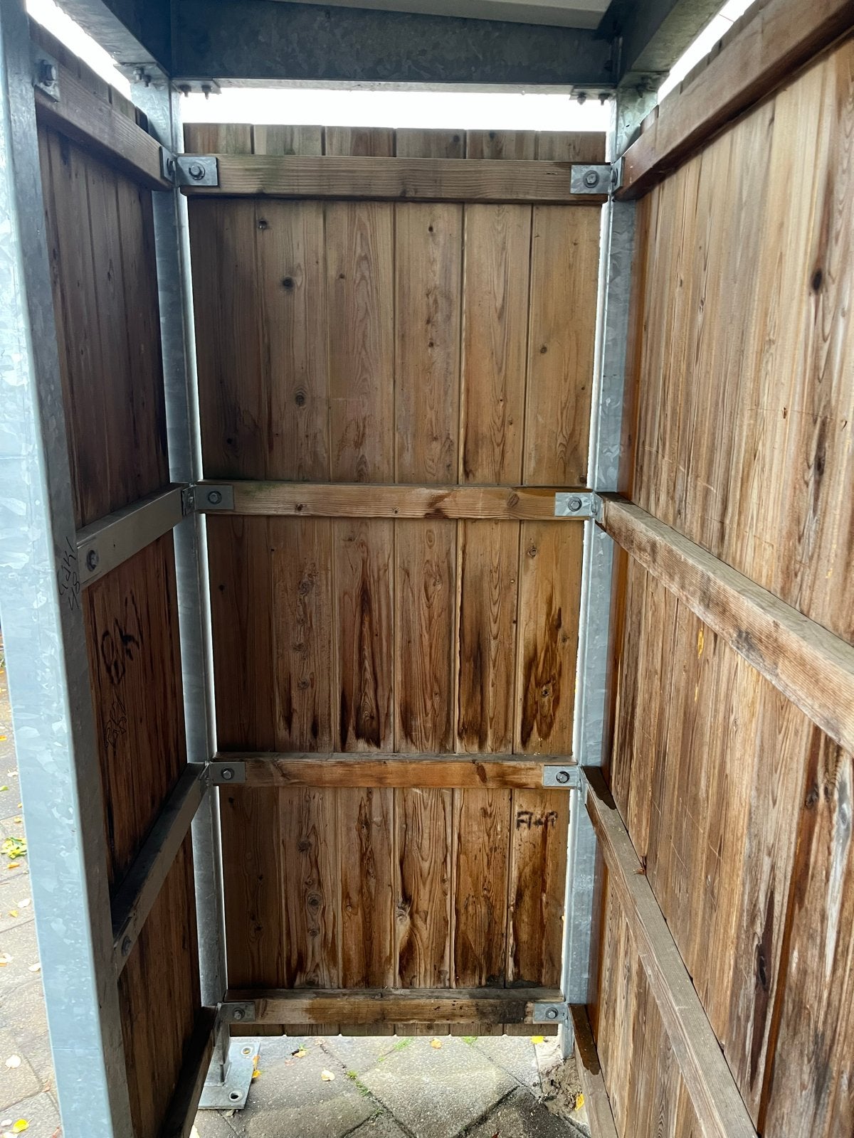 Degelijk houten afdak met poeren - 2.50x2.53x1.00m, Ophalen of Verzenden, Gebruikt, Overige typen