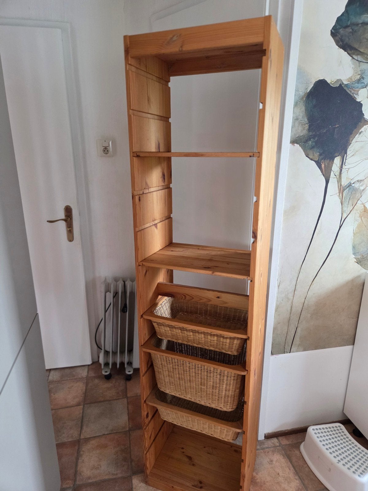 Houten kast met rieten manden - 175,5x44x30 cm, Ophalen, Met plank(en), Minder dan 50 cm, Gebruikt
