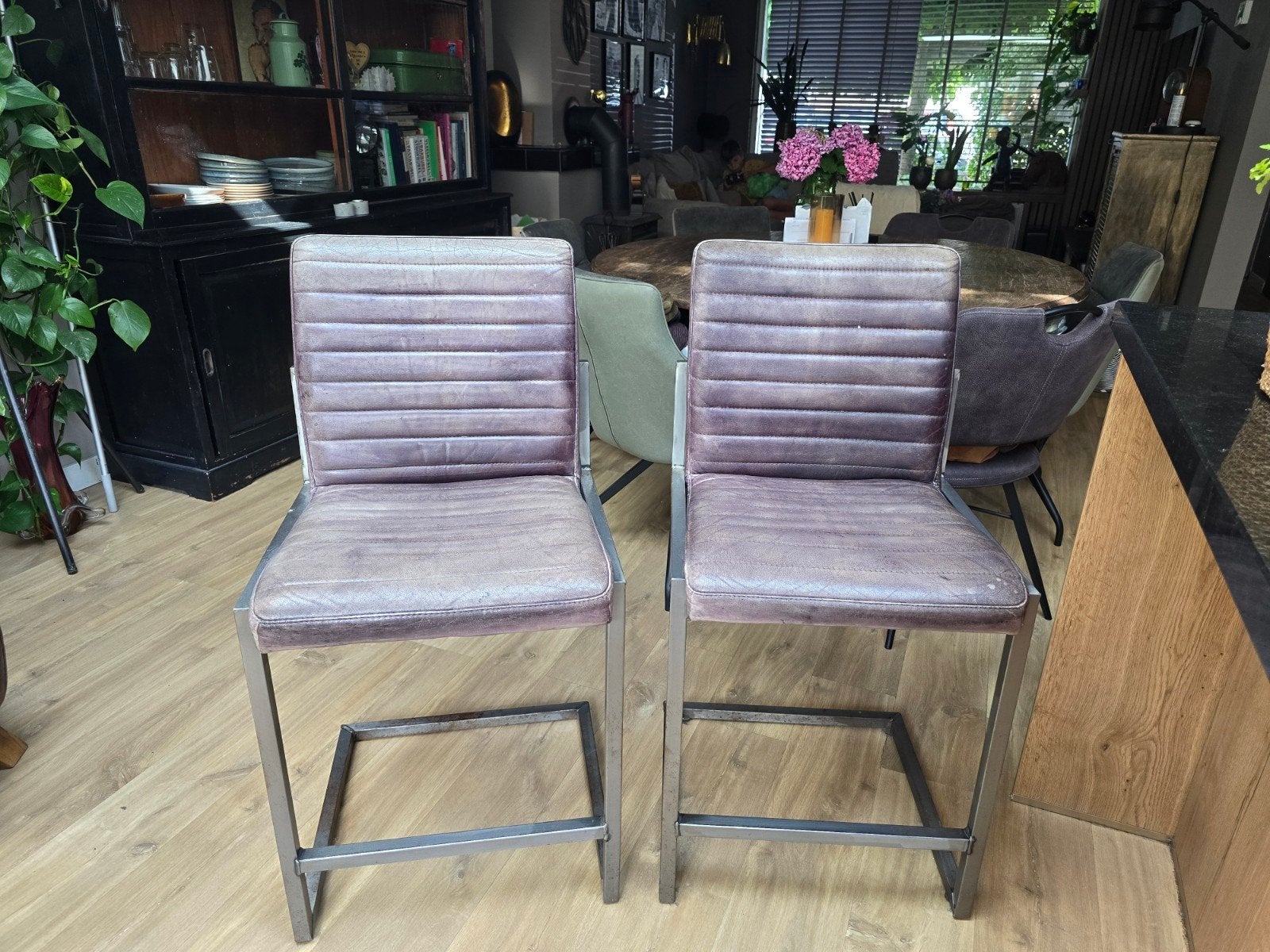 2 leuke barkrukken, Huis en Inrichting, 2 krukken, Ophalen, Leer, 60 tot 90 cm