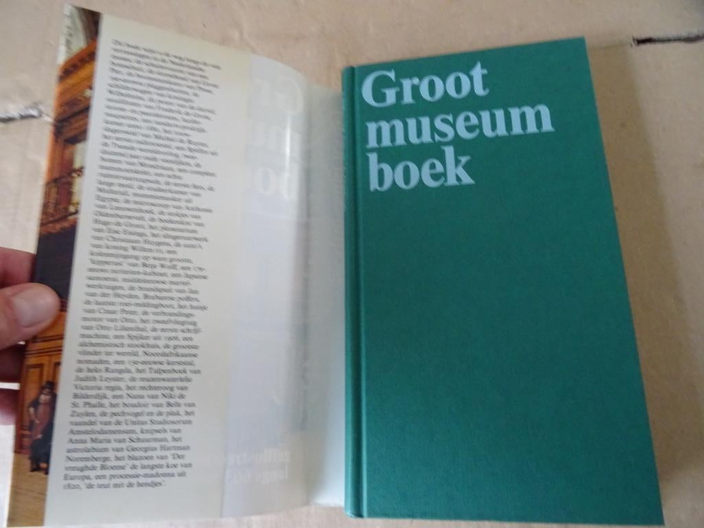 Annemiek Overbeek Groot museumboek 663 musea geïllustreerd, Ophalen of Verzenden, Zo goed als nieuw, Annemiek Overbeek, Overige onderwerpen