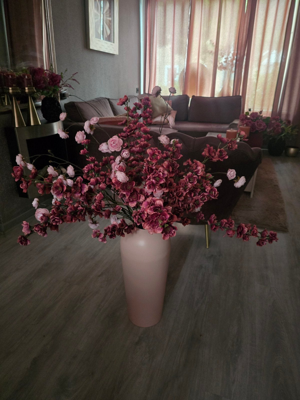Hoge vaas met groot boeket, Ophalen of Verzenden, Overige kleuren, Glas, Minder dan 50 cm