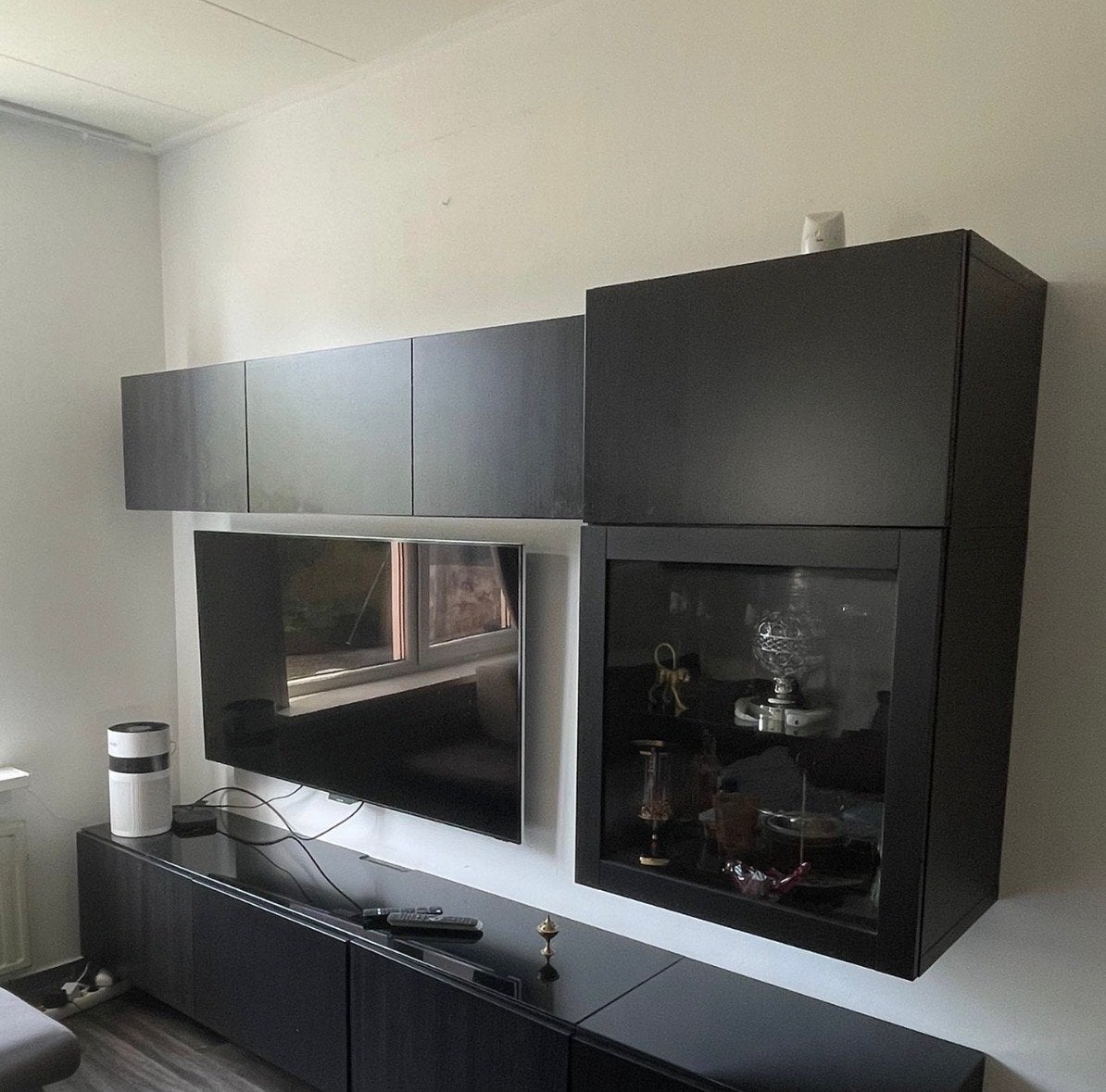 Moderne zwarte boven wandkast, Huis en Inrichting, Kasten | Wandmeubels, Ophalen, Gebruikt, Minder dan 150 cm, Minder dan 25 cm